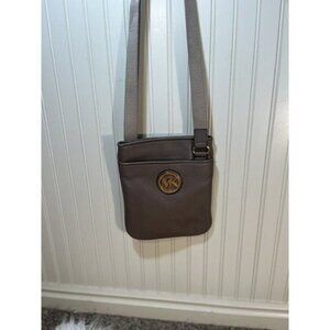 MICHAEL Kors Fulton Leather Swing pack Crossbody Taupe